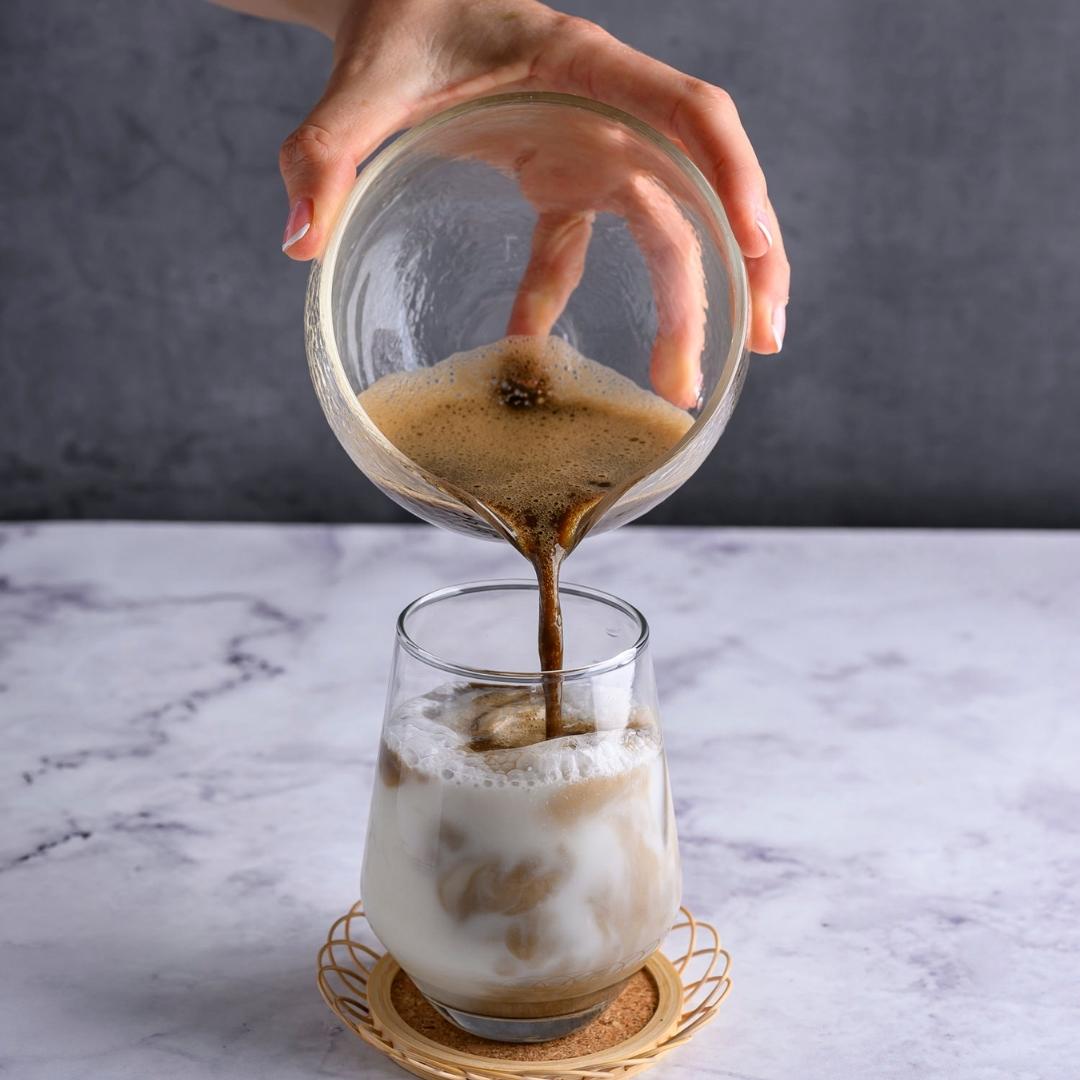 Iced Hojicha Latte